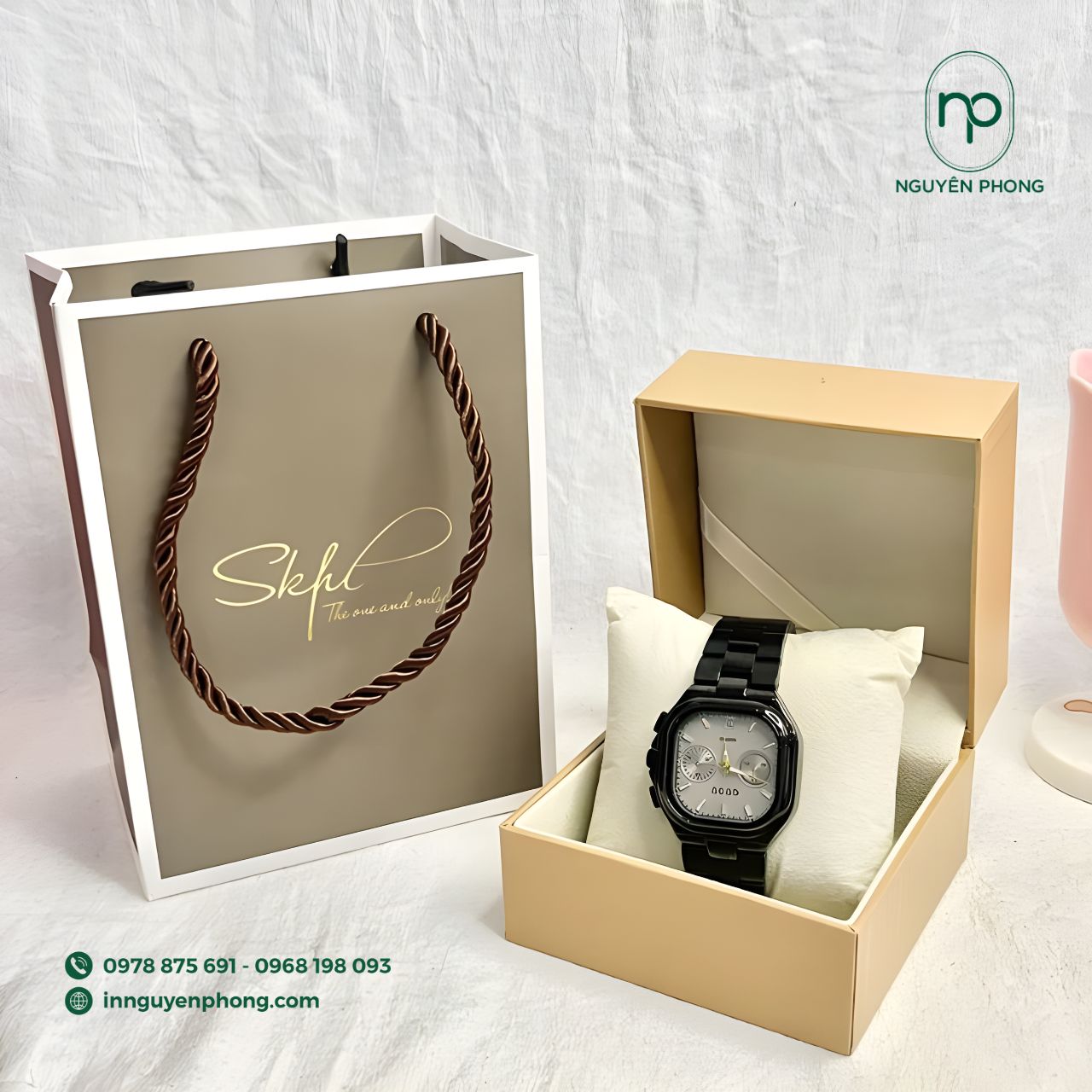 In túi giấy đựng đồng hồ cao cấp – Nâng tầm giá trị thương hiệu